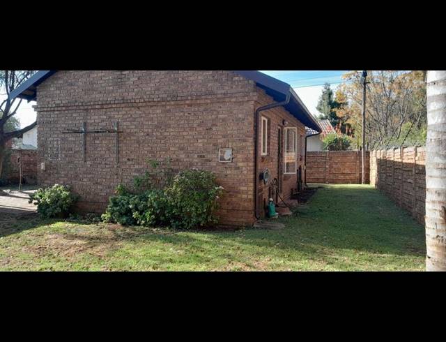2 BEDROOM PROPERTY TO RENT IN ROOIHUISKRAAL NORTH